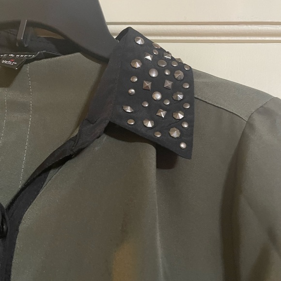 Rock & Republic Olive button up.  Size small. Stud detail.  Good condition - Picture 2 of 4